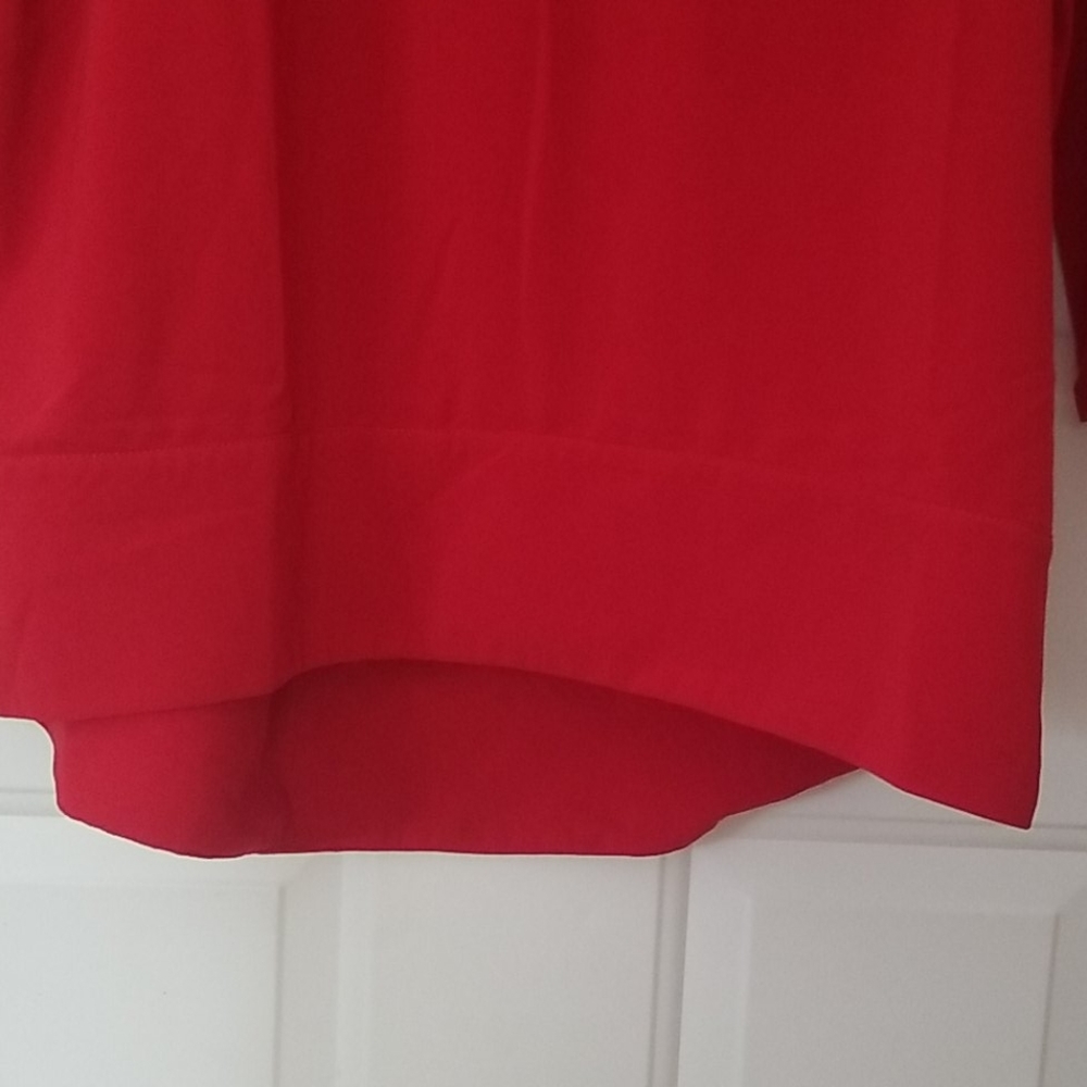 🌲Red crepe top - Picture 6 of 8